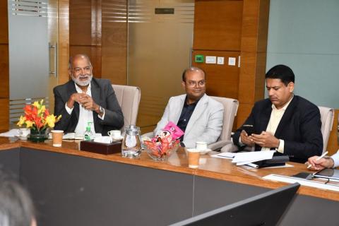 Discussions with the Secretary, Department of Commerce to explore the ways to enhance learning and development within the department - Image 2