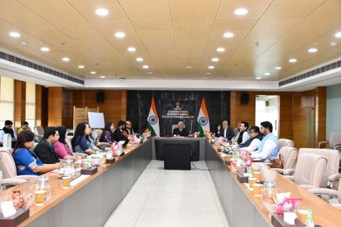 Discussions with the Secretary, Department of Commerce to explore the ways to enhance learning and development within the department - Image 4