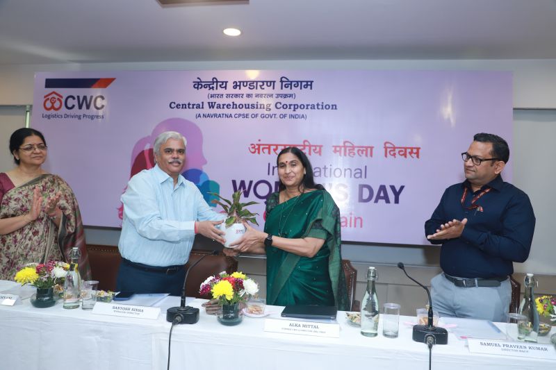 Member, CBC, Dr Alka Mittal addressed the leadership of CWC, women officials at the Women’s Day celebrations at Central Warehousing Corporation (CWC) in New Delhi.  - Image 3