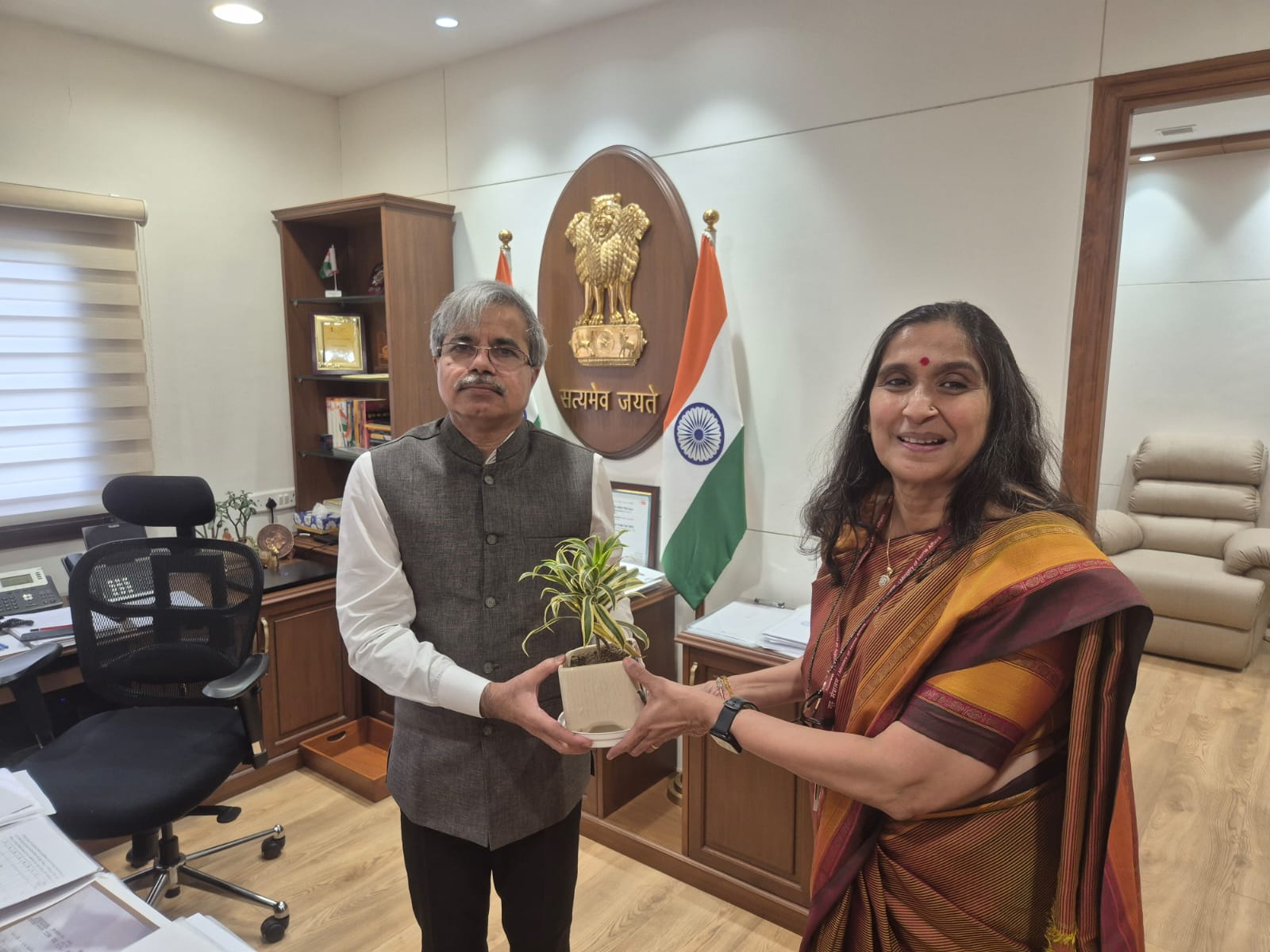 Dr Alka Mittal, Member, CBC met Mr Satish Kumar, CRB and CEO, Railway Board, Ministry of Railways. - Image 1